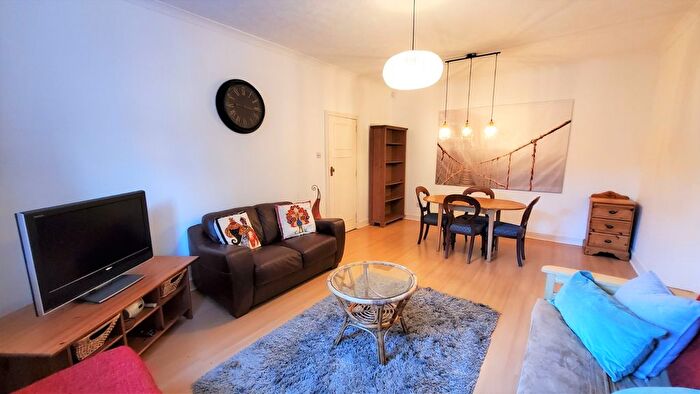 2 Bedroom Flat To Rent In Whitehouse Loan, Bruntsfield, Edinburgh, EH9