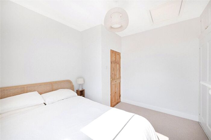 2 Bedroom Flat To Rent In Queenstown Road, Battersea, SW8