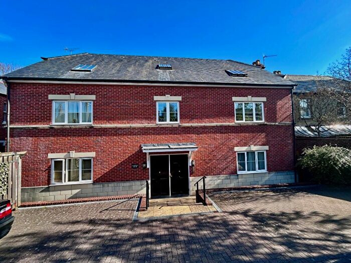 1 Bedroom Flat For Sale In Crofton House, Park Street, Hungerford, Berkshire, RG17