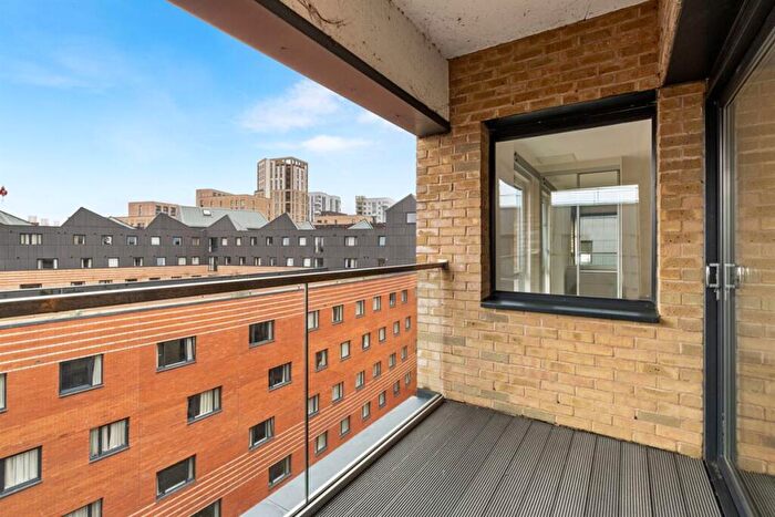 3 Bedroom Flat To Rent In Fizzy Walthamstow, D Blackhorse Lane, Walthamstow, E17