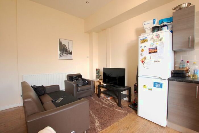 4 Bedroom Flat To Rent In Fulwood Road, Sheffield, South Yorkshire, S10