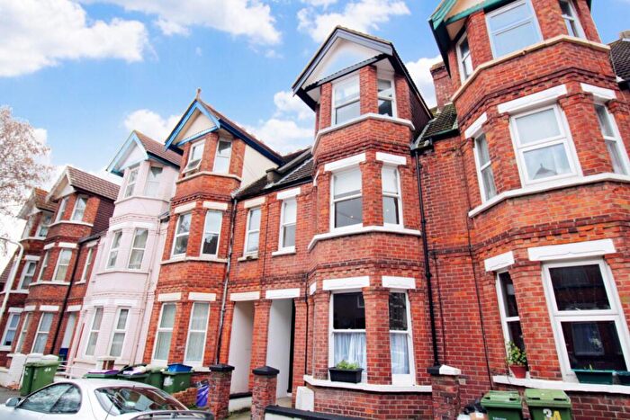 3 Bedroom Maisonette To Rent In Radnor Park Crescent, Folkestone, CT19