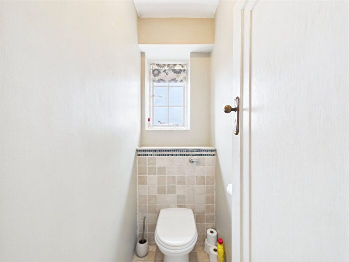 3 Bedroom Flat To Rent In Richmond Hill Court, Richmond, TW10