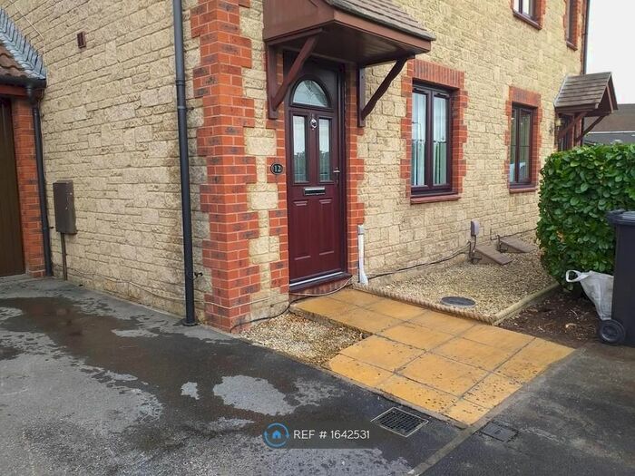 3 Bedroom Semi-Detached House To Rent In Juniper Way, Bradley Stoke, Bristol, BS32