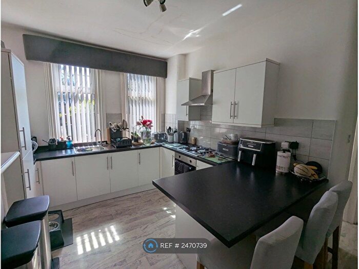 2 Bedroom Flat To Rent In Salford Road, Southport, PR8