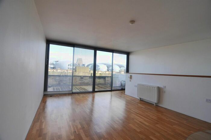 2 Bedroom Flat To Rent In Lilycroft Road, Bradford BD9