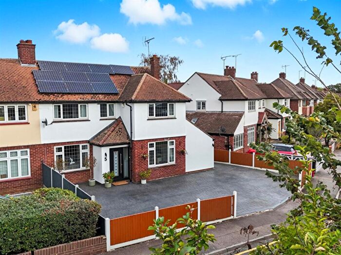 3 Bedroom Semi-Detached House For Sale In Pine Drive, Ingatestone, CM4