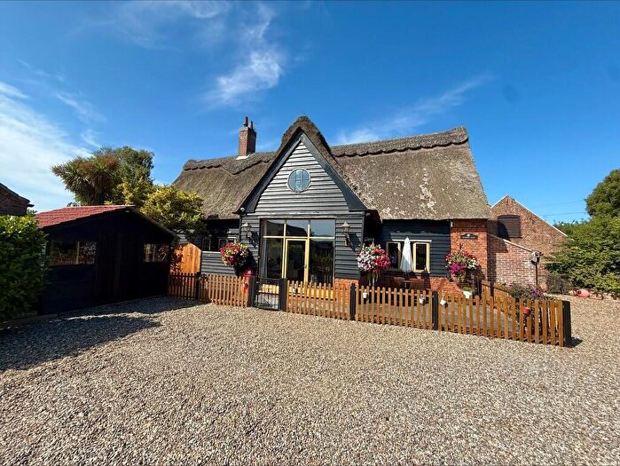 4 Bedroom Barn Conversion For Sale In Old Coast Road, Ormesby, NR29