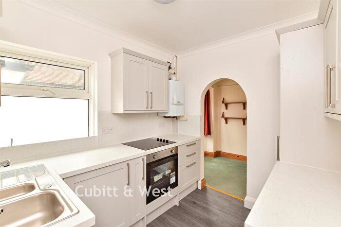 2 Bedroom Flat For Sale In Dover Road, Worthing, West Sussex, BN11
