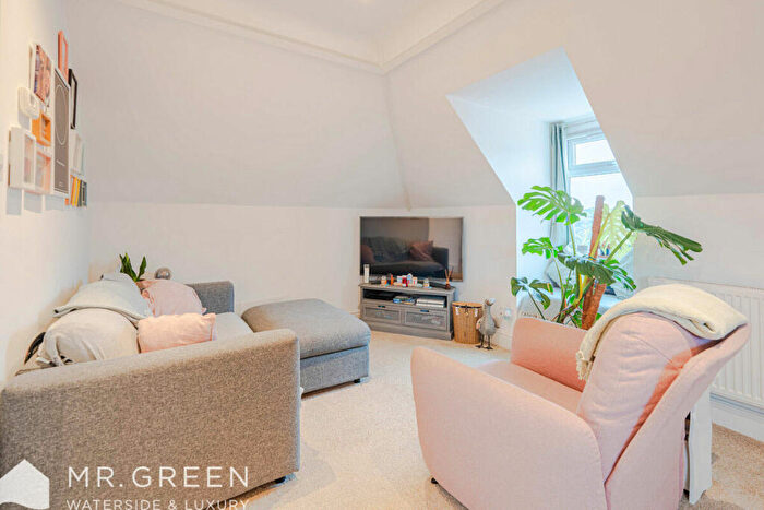 1 Bedroom Apartment For Sale In Southbourne Grove, Bournemouth, Dorset, BH6