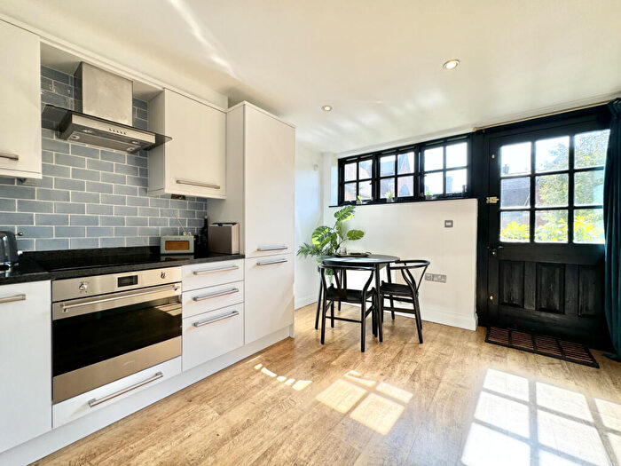 1 Bedroom Barn Conversion For Sale In The Courtyard, Liscombe Park, Soulbury, LU7