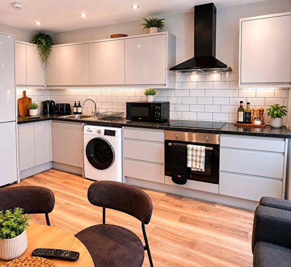 3 Bedroom Flat To Rent In Hotwell Road, Bristol, Bristol, City Of, BS8