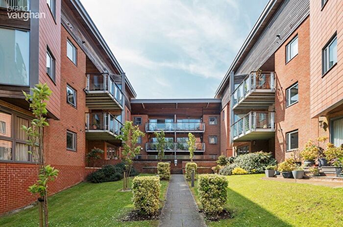2 Bedroom Flat To Rent In Park View Road, Hove, East Sussex, BN3