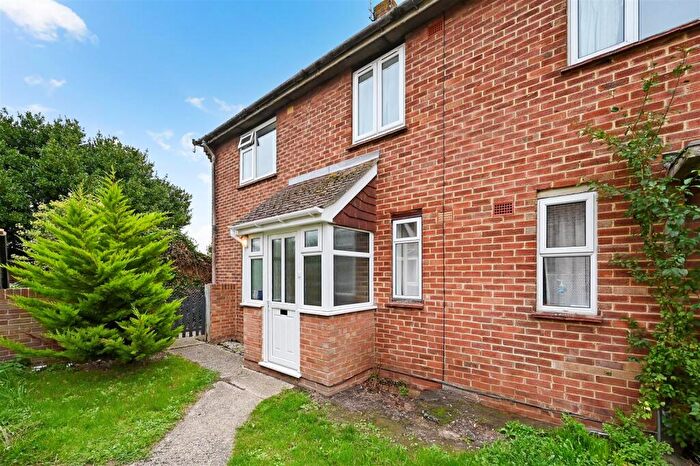 4 Bedroom House To Rent In Kingsham Avenue, Chichester, PO19