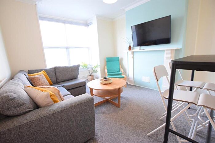 6 Bedroom Terraced House To Rent In Foster Street - Student House - /, LN5