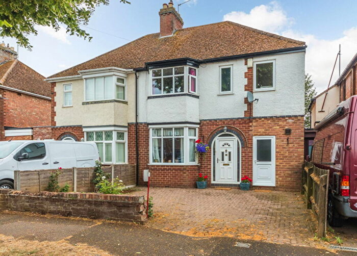 4 Bedroom Semi-Detached House For Sale In Addison Road, Banbury, OX16