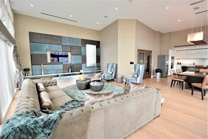 5 Bedroom Flat To Rent In East Drive, London, NW9