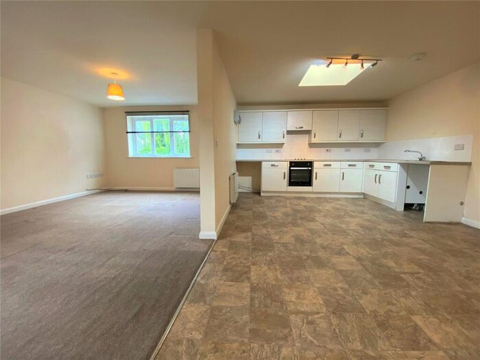 2 Bedroom Apartment To Rent In Snape Wood Road, Nottingham, NG6