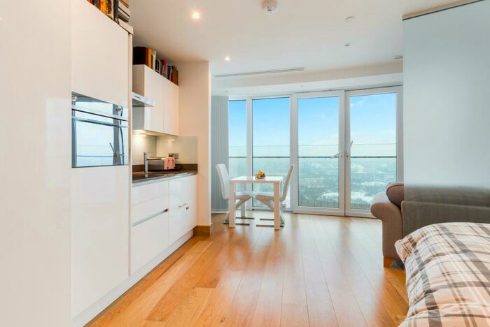 Apartment To Rent In Arena Tower, Crossharbour Plaza, Canary Wharf, London, E14