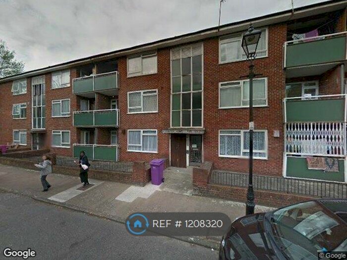 Studio To Rent In Pemberton Court, London E1