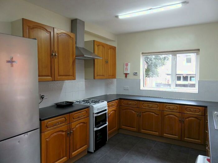 5 Bedroom Terraced House To Rent In Harrington Drive, Nottingham, NG7