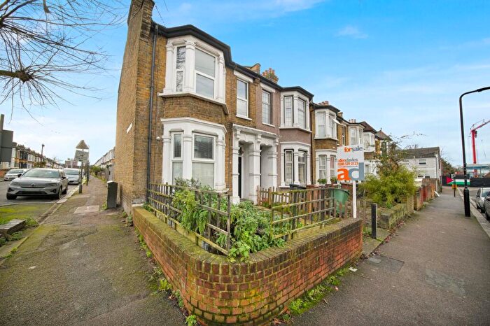 1 Bedroom Flat For Sale In Sunnyside Road, Leyton, E10