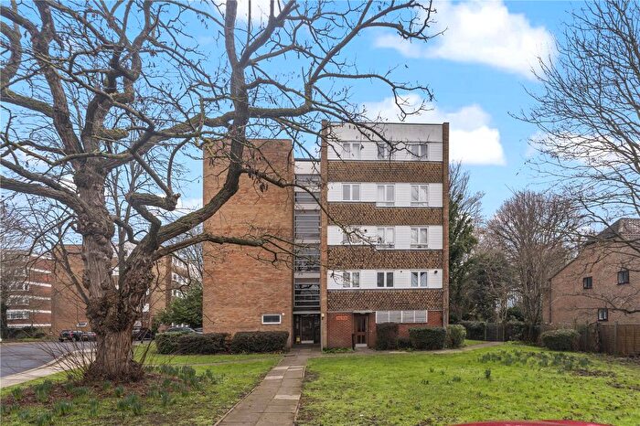 2 Bedroom Flat For Sale In Bucklands Road, Teddington, TW11