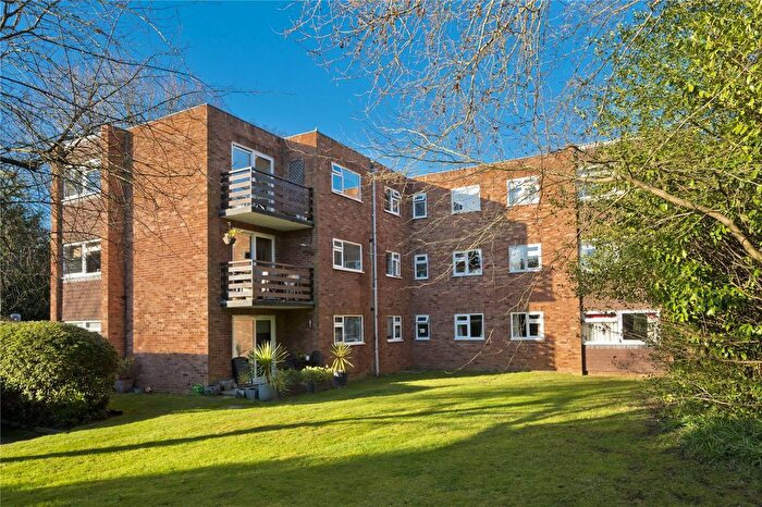 2 Bedroom Flat For Sale In Oatlands Chase, Weybridge, Surrey, KT13