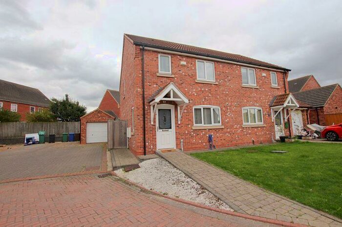 3 Bedroom Semi-Detached House To Rent In Exmoor Close, Healing, DN41