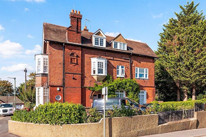 2 Bedroom Flat For Sale In Peaches Close, Cheam Village, SM2