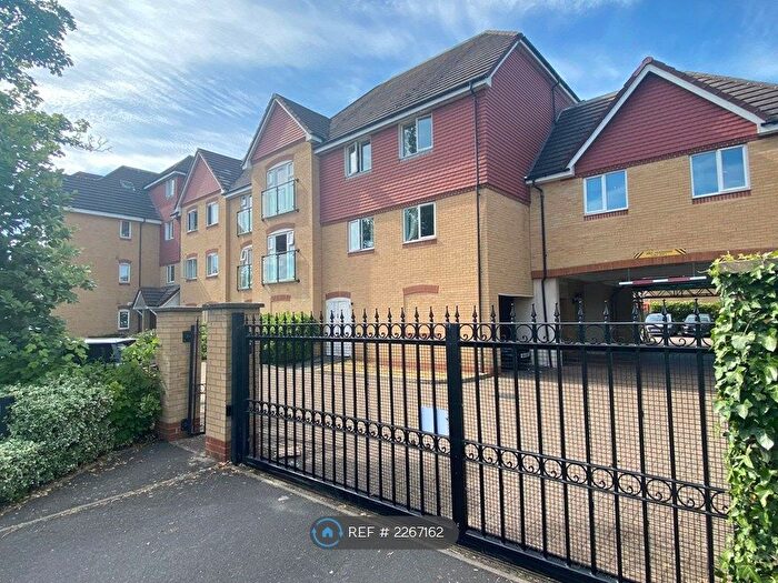 2 Bedroom Flat To Rent In Charlcot Mews, Slough, SL1