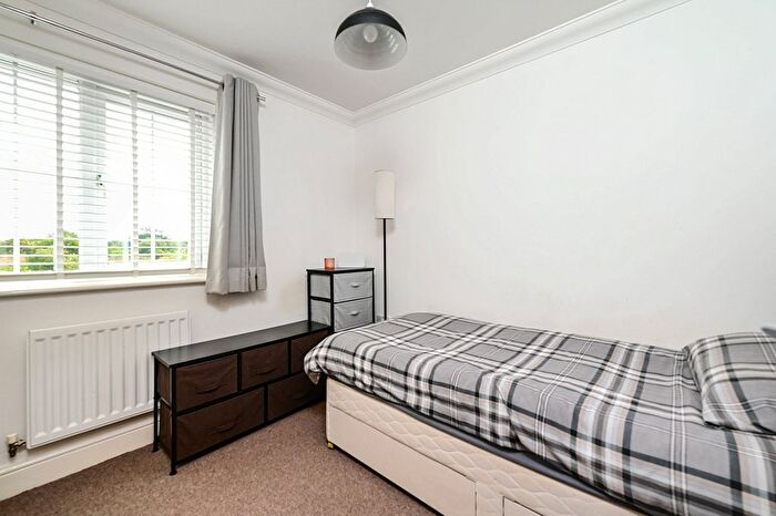 3 Bedroom Terraced House For Sale In Ashford, Surrey, TW15