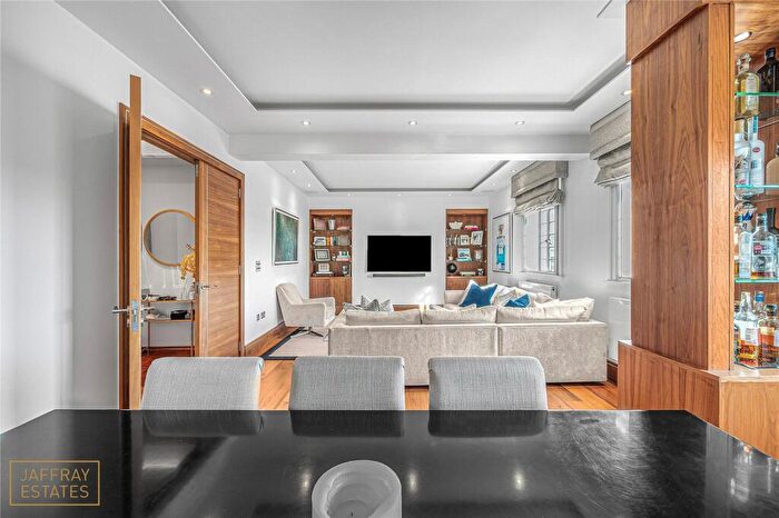 3 Bedroom Apartment For Sale In Baker Street, Marylebone, London, NW1