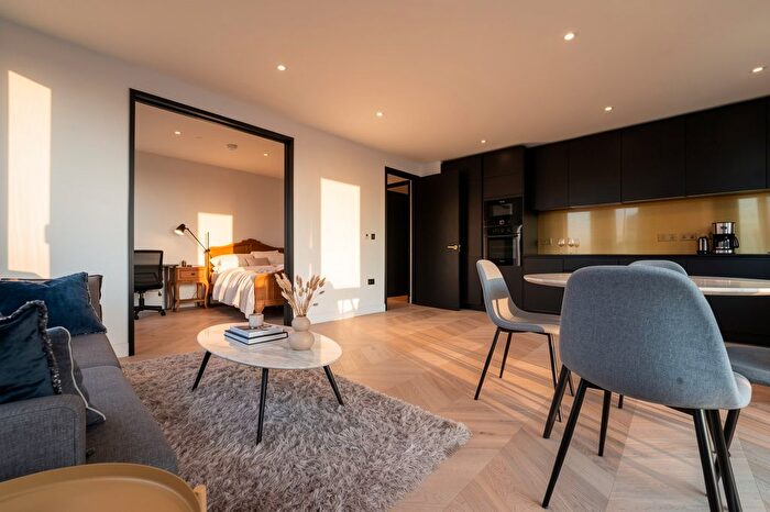 3 Bedroom Flat To Rent In Tidemill Square, Greenwich, SE10
