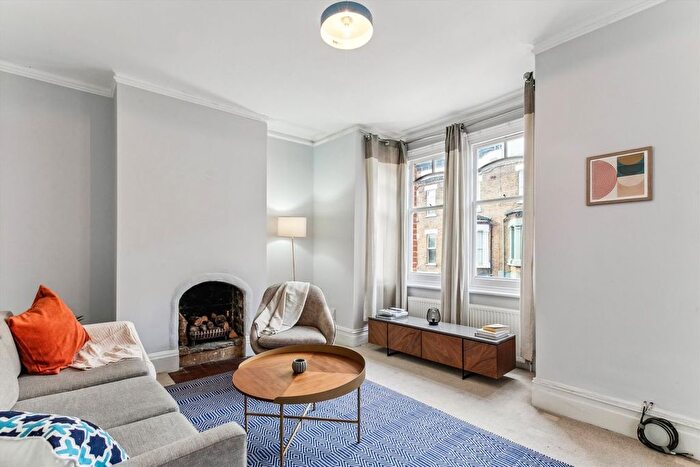 2 Bedroom Flat For Sale In Glengall Road, London, NW6