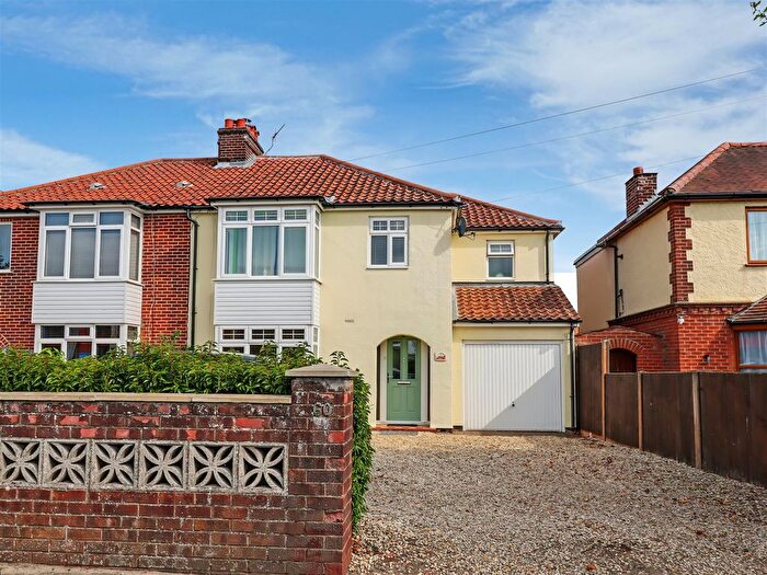 4 Bedroom Semi-Detached House For Sale In Cromer Road, Norwich, NR6