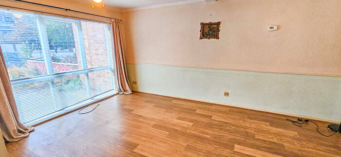 3 Bedroom End Of Terrace House For Sale In Canning Town, London, E16