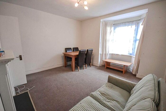 1 Bedroom Flat To Rent In Trevose House, Kennington, London, SE11
