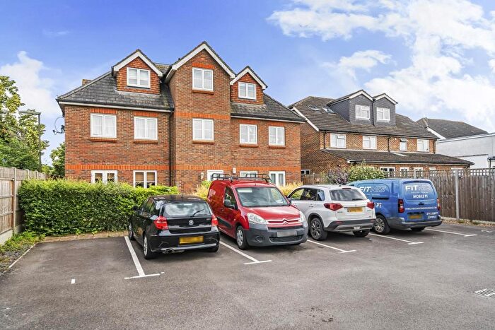 2 Bedroom Flat For Sale In Sunbury-On-Thames, Surrey, TW15