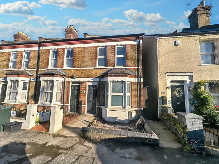 3 Bedroom End Of Terrace House To Rent In Brandon Road, Dartford, DA1