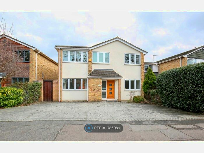 4 Bedroom Detached House To Rent In Bycullah Road, Enfield, EN2