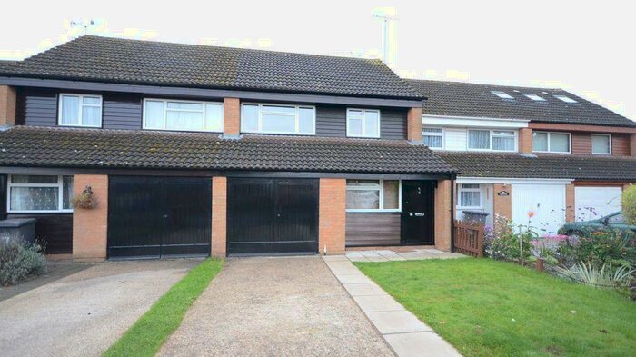 3 Bedroom Semi-Detached House To Rent In Green Acre Mount, Tilehurst, RG30