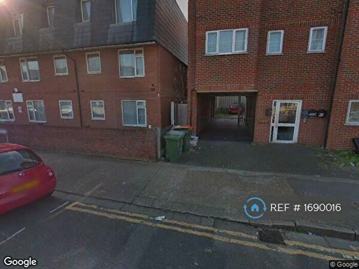 3 Bedroom Flat To Rent In Elgar Close, London, E13