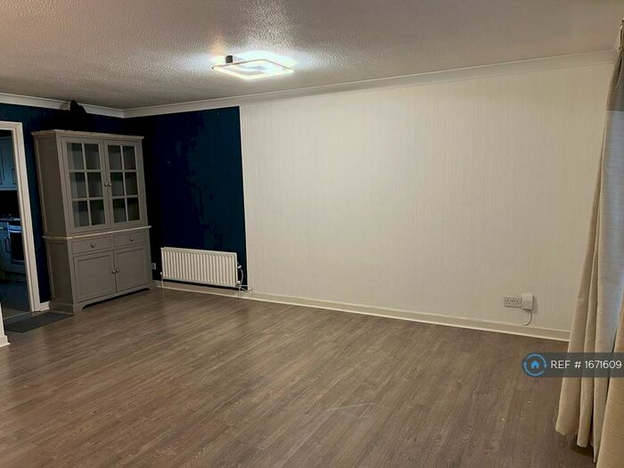 2 Bedroom Flat To Rent In Penton House, Sutton, SM2