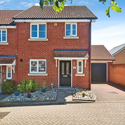3 Bedroom Semi-Detached House For Sale In Roedean Crescent, Basildon, SS15