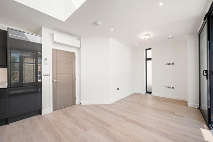 1 Bedroom Flat To Rent In Ewell Road, Surbiton, KT6