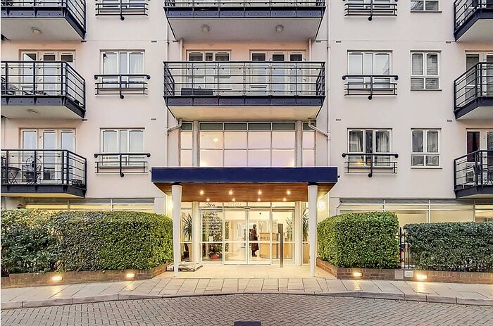 2 Bedroom Apartment To Rent In Bramber House Seven Kings Way Kingston Upon Thames, KT2