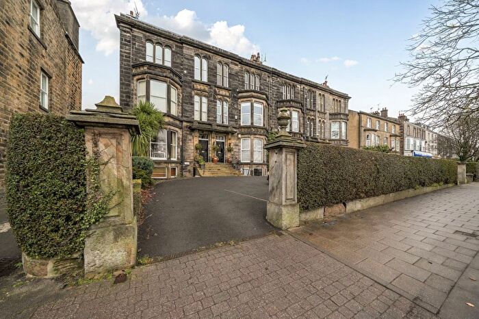 2 Bedroom Flat To Rent In York Place, Harrogate, North Yorkshire, HG1
