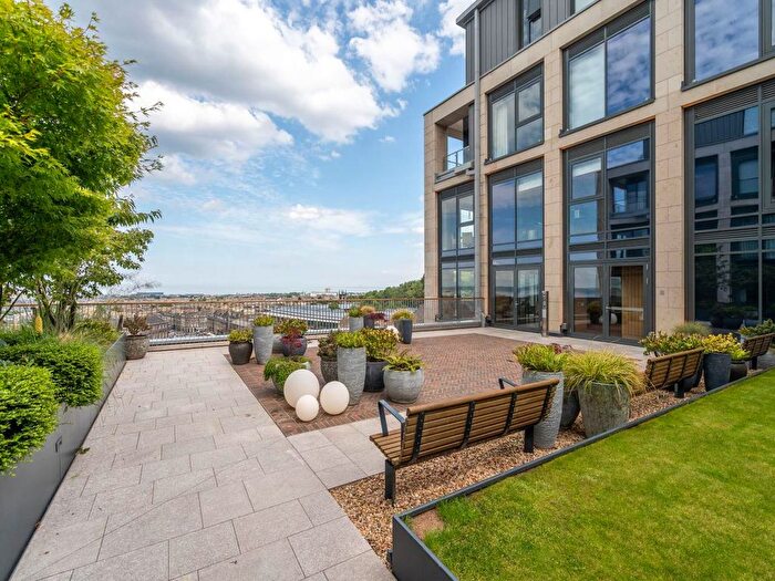 3 Bedroom Flat To Rent In Elder Street, New Edyn, City Centre, EH1