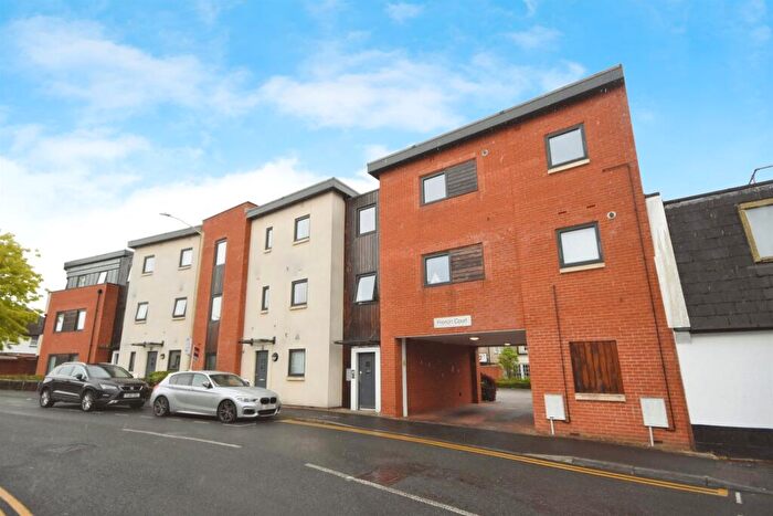 2 Bedroom Flat For Sale In Cedar Avenue, Chelmsford, CM1